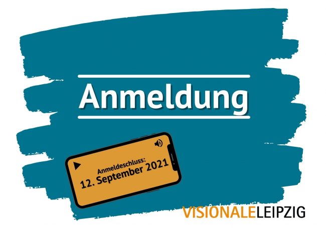 Anmelden! Das Wort "Anmeldung" auf türkisem Hintergrund. Unten links ein Smartphone, darin Text: "Anmeldeschluss: 12. September 2021"
