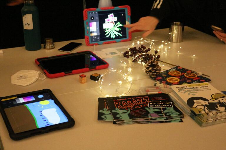 Apps testen - Station beim Medienfestival mit Tablets